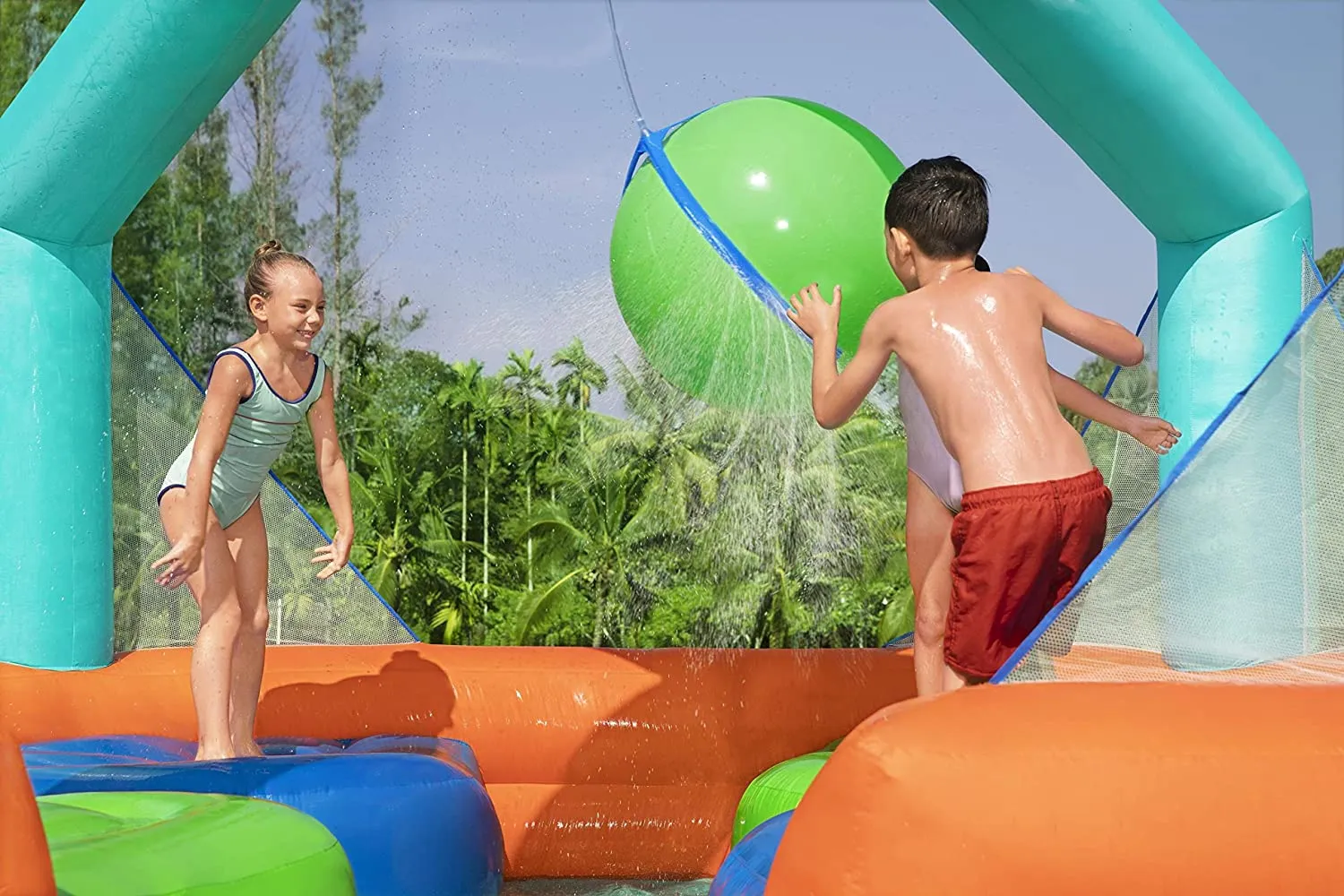 Bestway H2OGO!  Dodge & Drench Water Park (14'9" x 14'9" x 8'9"/4.5m x 4.5m x 2.68m)