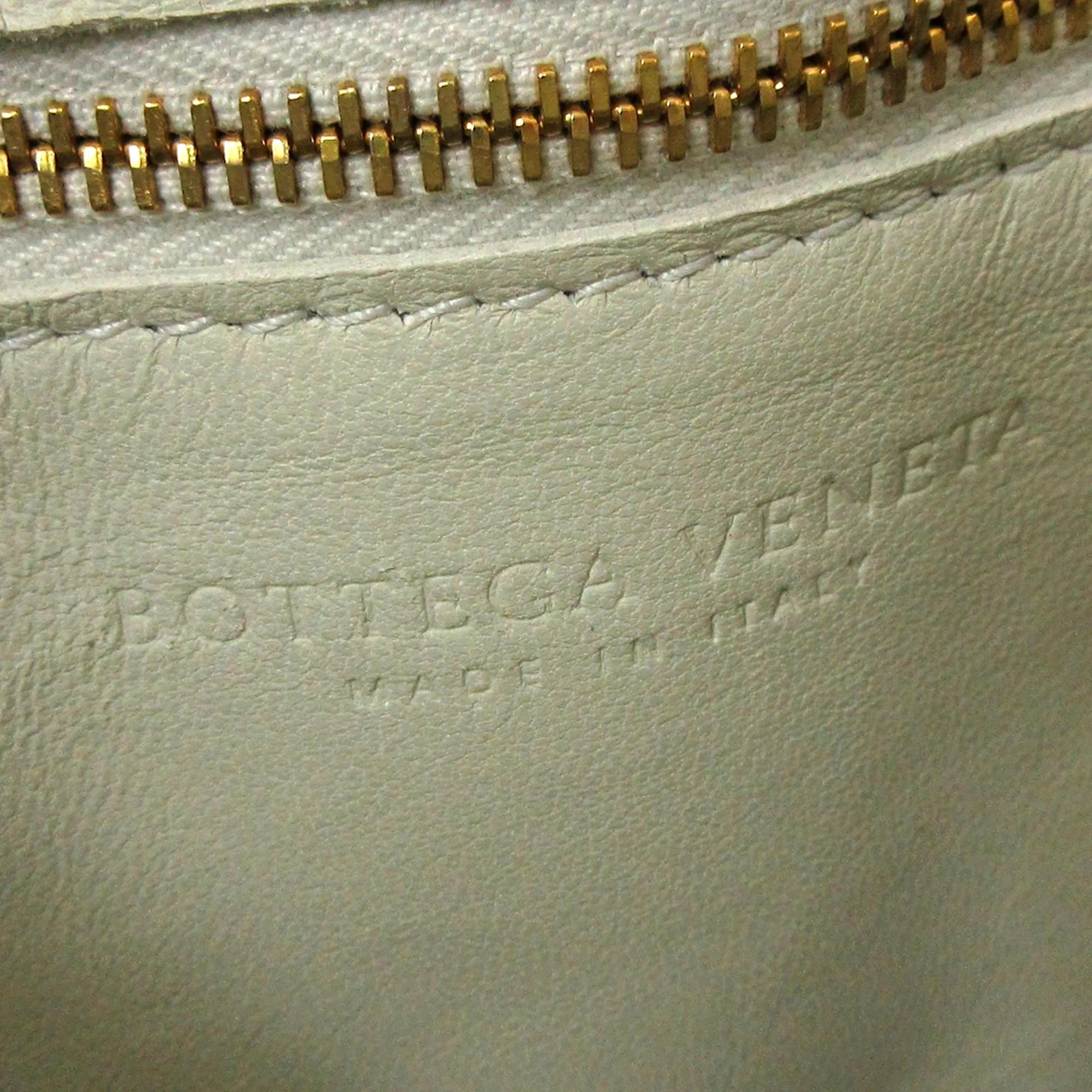 Bottega Veneta Padded Cassette Leather Crossbody Bag (SHG-F9Goks)