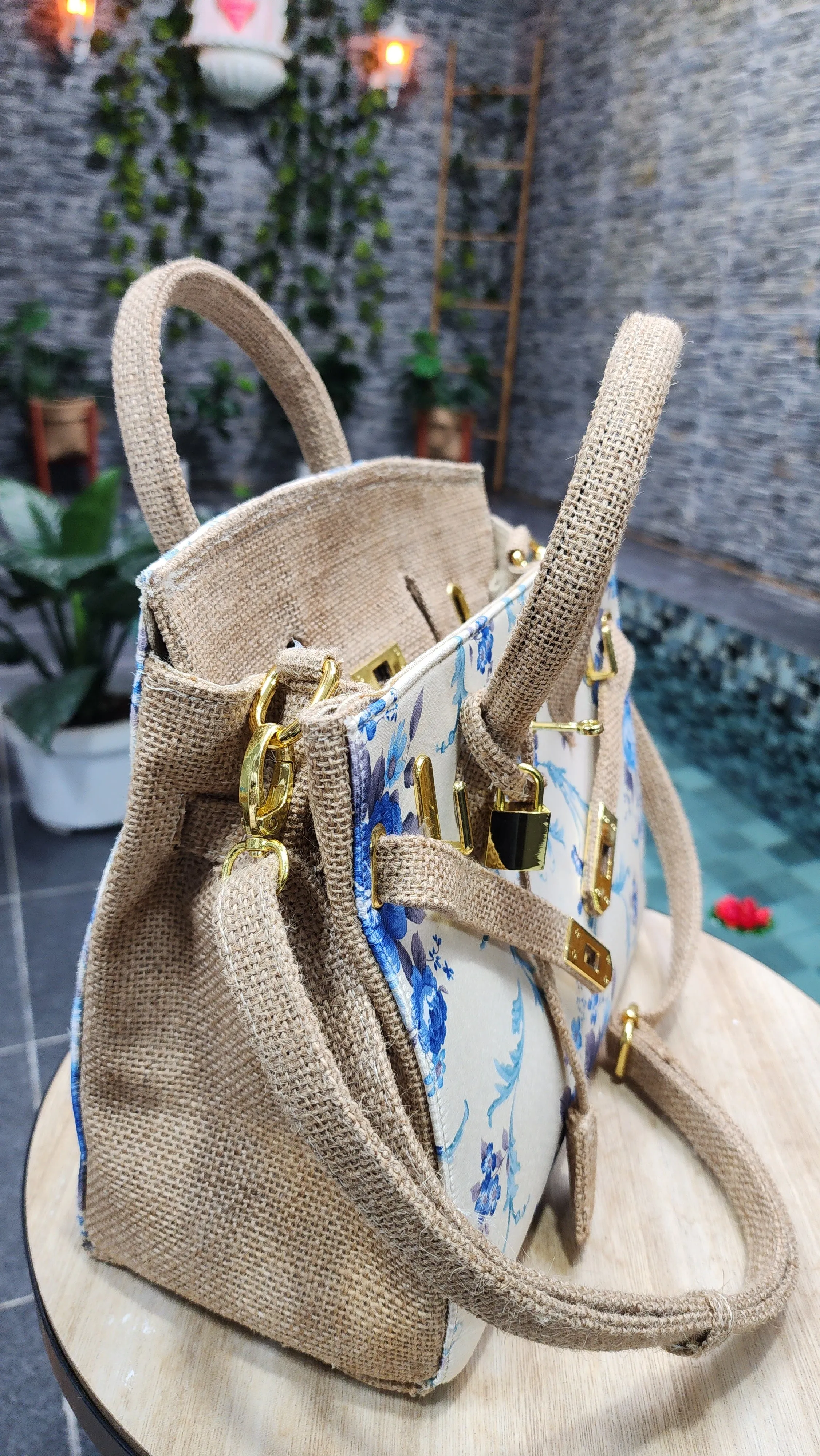 Handmade burlap / jute bag, Medium size (30cm)_style 25